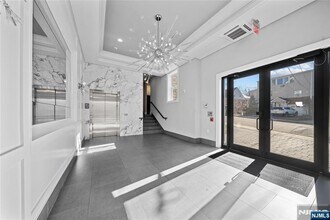 313 Woodland Pl in Leonia, NJ - Building Photo - Building Photo