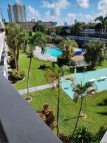 201 NE 14th Ave in Hallandale Beach, FL - Building Photo