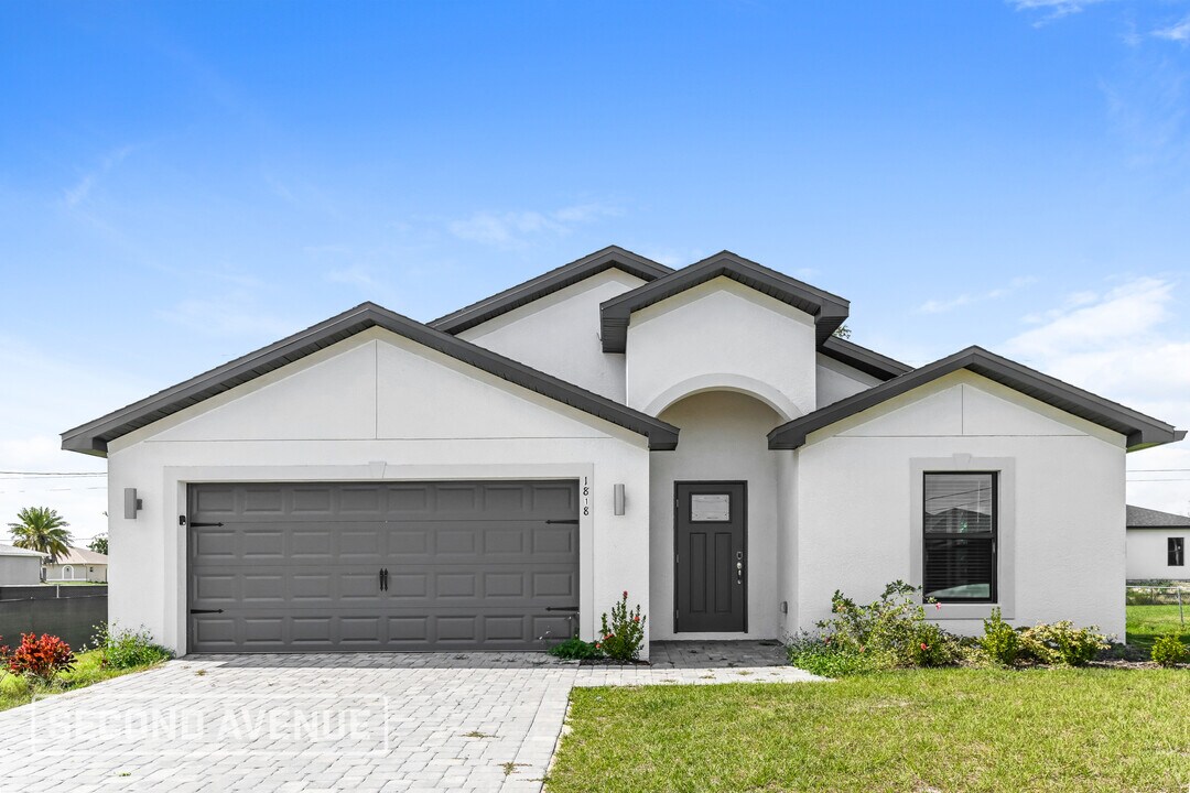 1818 NE 23rd Ave in Cape Coral, FL - Building Photo