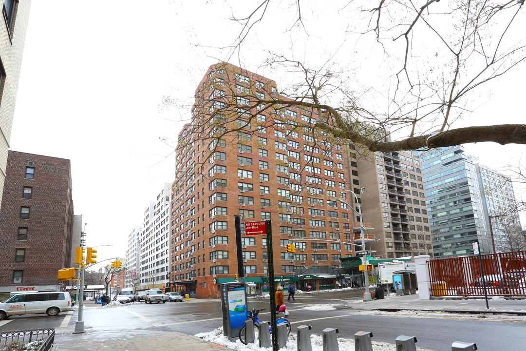 Hatten House in New York, NY - Building Photo