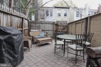 921 Hughes Mews NW in Washington, DC - Building Photo - Building Photo