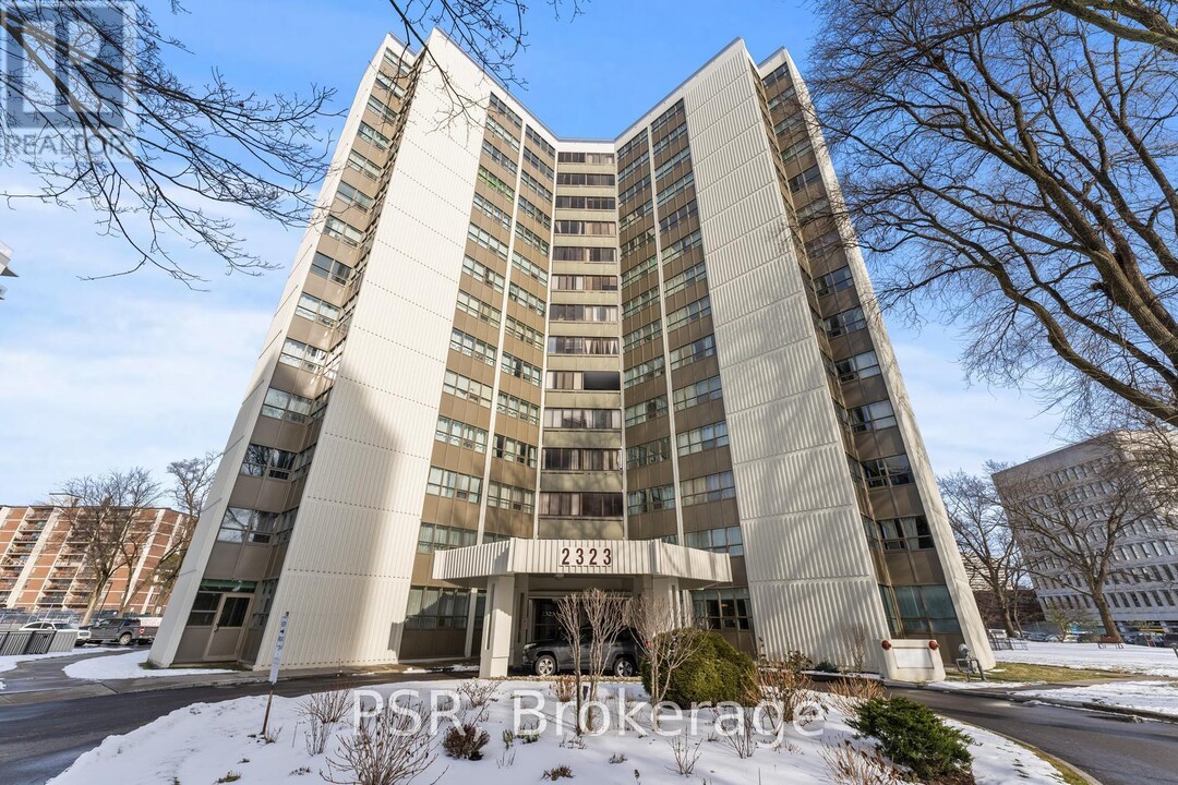 2323-2323 Confederation Pkwy in Mississauga, ON - Building Photo