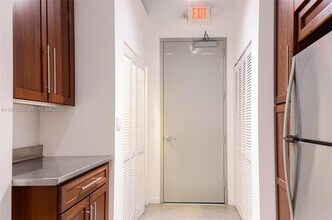 250 NW 23rd St in Miami, FL - Foto de edificio - Building Photo