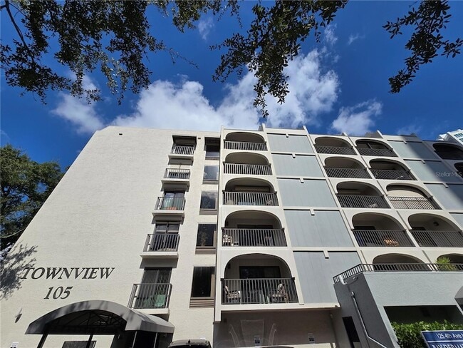 105 4th Ave NE, Unit 329 in St. Petersburg, FL - Building Photo - Building Photo