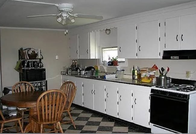 399 E Main St, Unit c in Middlebury, VT - Foto de edificio - Building Photo