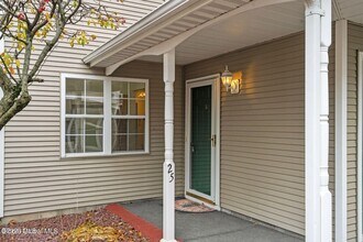 25 Coralberry Ct in Albany, NY - Building Photo - Building Photo