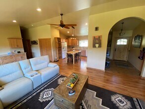 1640 Black Bart Ct in South Lake Tahoe, CA - Building Photo - Building Photo