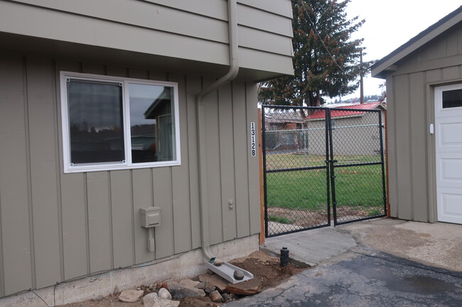 1312 N Western Ave, Unit Apt. B in Wenatchee, WA - Building Photo - Building Photo