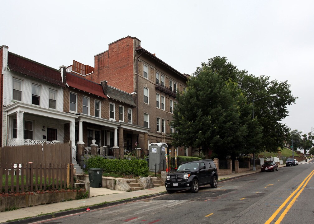 219 T St NE in Washington, DC - Building Photo