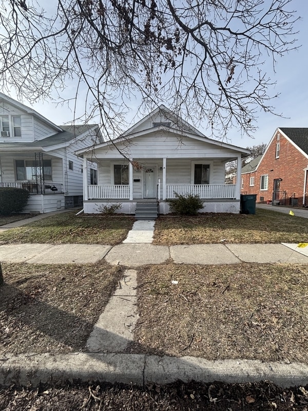 property at 1520 Fort Park Blvd