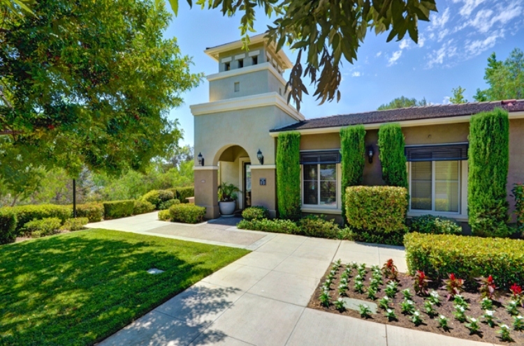 Alta Vista Apartments in Escondido, CA - Foto de edificio