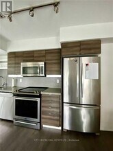 525 Adelaide St W in Toronto, ON - Building Photo - Building Photo