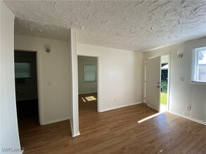 3215 Jeffcott St in Ft. Myers, FL - Building Photo - Building Photo