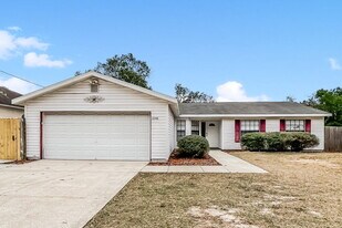 13348 Linden Dr in Spring Hill, FL - Building Photo