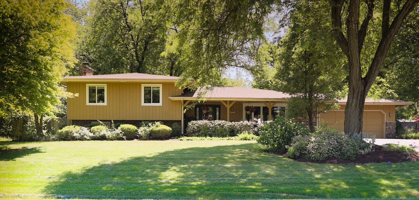 28W461 Juanita Dr in Naperville, IL - Building Photo
