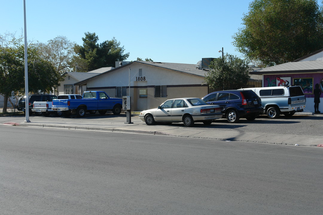 1808 Fairfield Ave in Las Vegas, NV - Foto de edificio