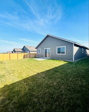 395 Costanza Ave in Umatilla, OR - Foto de edificio - Building Photo