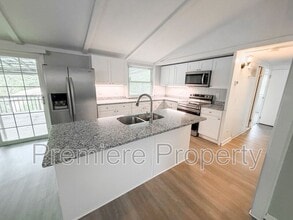 5803 N Highland Ave in Kansas City, MO - Building Photo - Building Photo