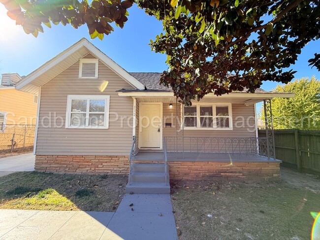 property at 832 N Columbia Ave