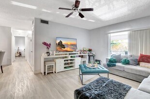 1124 NW 13th St in Boca Raton, FL - Building Photo