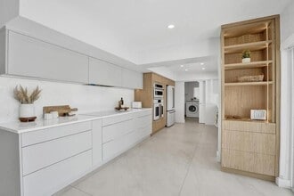 5581 NE 31st Ave in Fort Lauderdale, FL - Foto de edificio - Building Photo