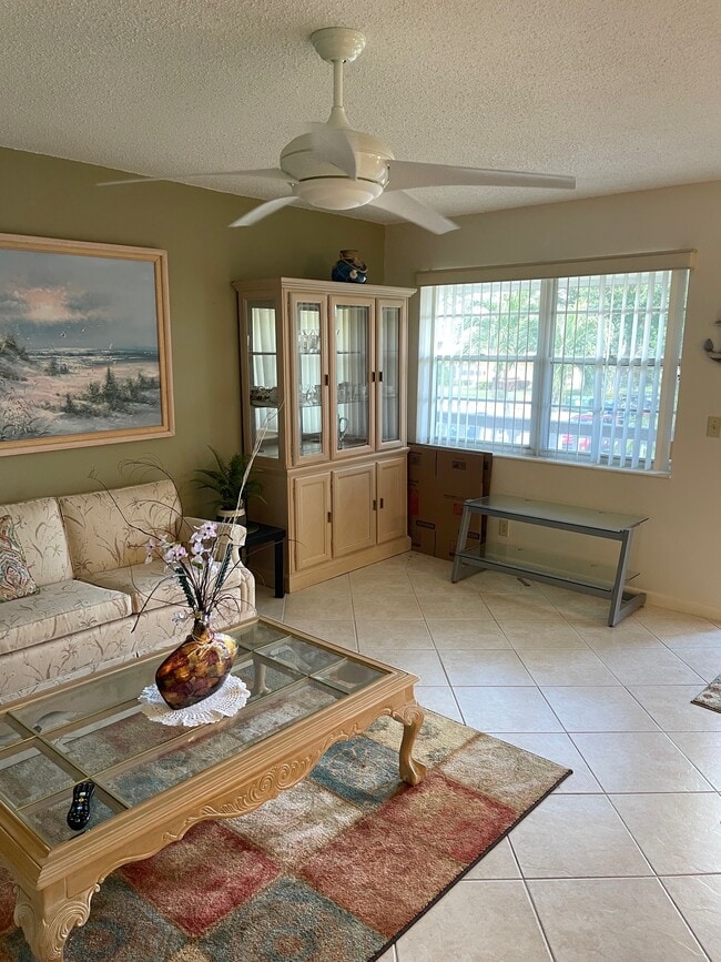 63 Sheffield C, Unit C in West Palm Beach, FL - Building Photo - Building Photo