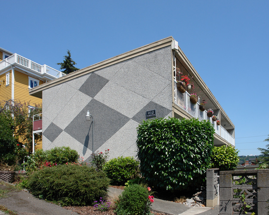 Needle View Apartments in Seattle, WA - Foto de edificio