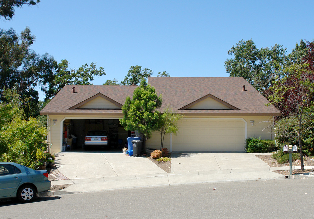 3235 Nielsen Ct in Santa Rosa, CA - Building Photo