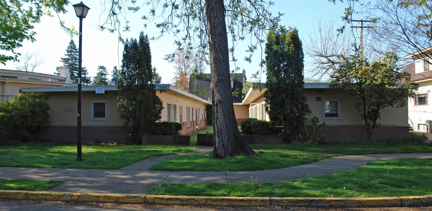 354 E 14th Ave in Eugene, OR - Foto de edificio