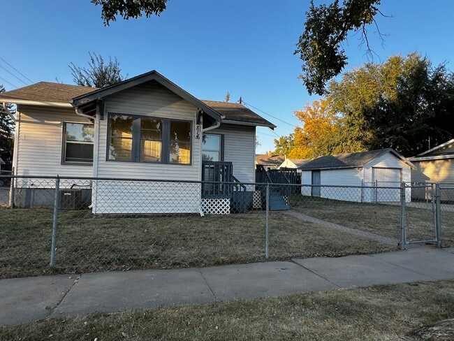 property at 814 E Ave F