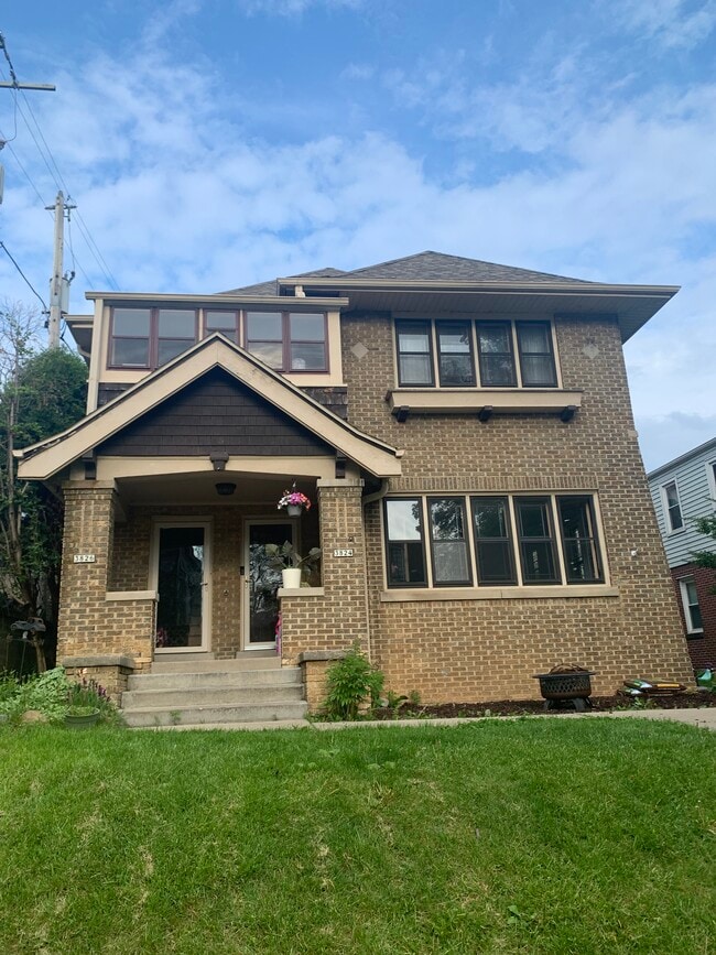 3824 N Bartlett Ave