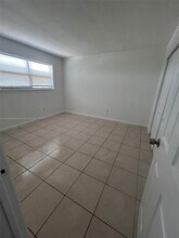 13725 NE 6th Ave in North Miami, FL - Foto de edificio - Building Photo