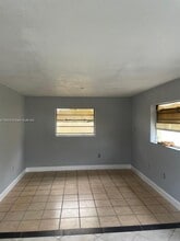 116 W 17th St-Unit -REAR in Hialeah, FL - Building Photo - Building Photo