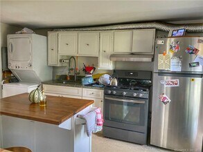 2 Gregory Blvd in Norwalk, CT - Building Photo - Building Photo