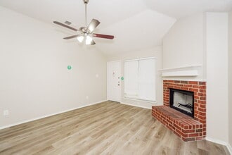 5905 Aloe Ct in Arlington, TX - Foto de edificio - Building Photo