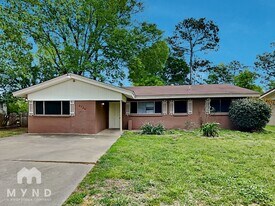 1724 Breckenridge St in Texarkana, TX - Building Photo