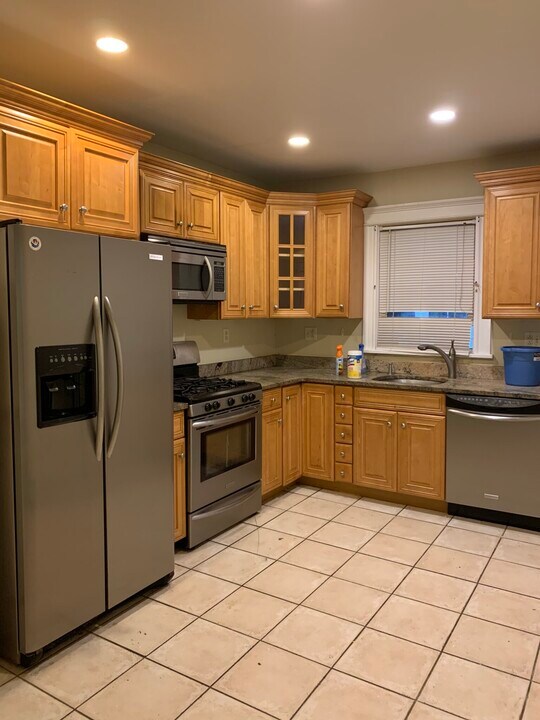 15 Hewlett St, Unit 1 in Boston, MA - Building Photo