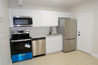 3020 NW 17th Ct in Fort Lauderdale, FL - Building Photo - Building Photo