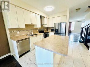 10355 Woodbine Ave in Markham, ON - Building Photo - Building Photo