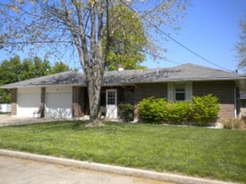 407 Meadowmere Dr in Ashland, MO - Building Photo