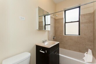 1450 W Byron St, Unit 1 in Chicago, IL - Building Photo - Building Photo