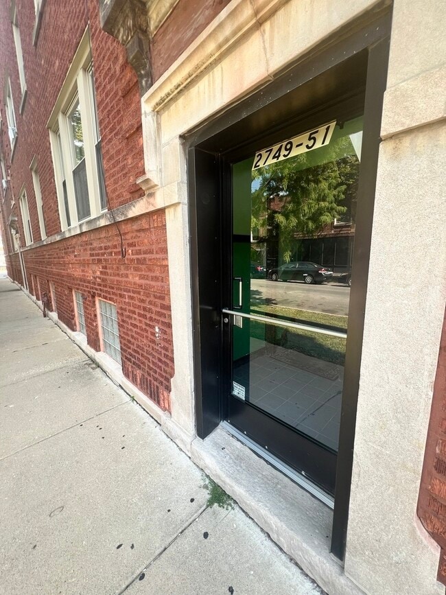 2749 N Monticello Ave in Chicago, IL - Building Photo - Building Photo