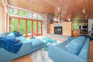 1127 Valley Ln in Boulder, CO - Building Photo