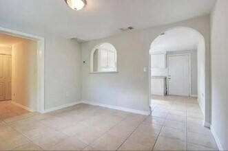 9311 Loras St in New Port Richey, FL - Foto de edificio - Building Photo