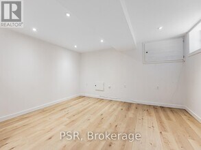 371 McRoberts Ave in Toronto, ON - Building Photo - Building Photo