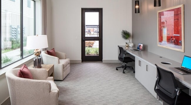 12111 S Main St in Houston, TX - Building Photo - Building Photo