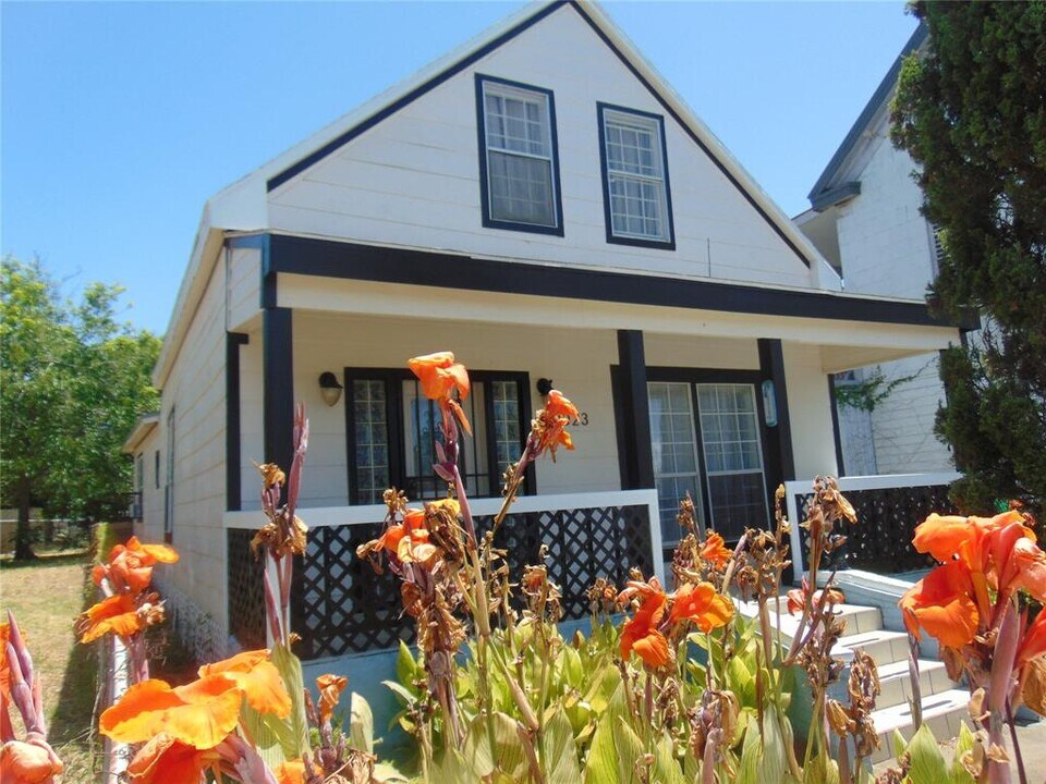 1023 Avenue L-Unit -1 in Galveston, TX - Building Photo