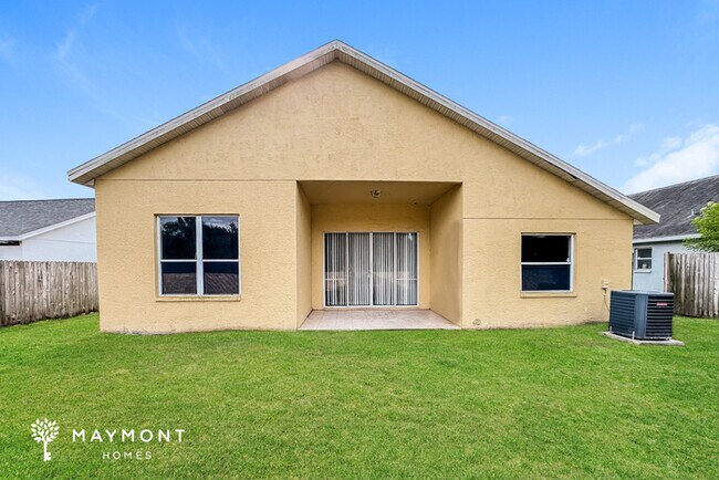 1128 Vinetree Dr in Brandon, FL - Building Photo - Building Photo