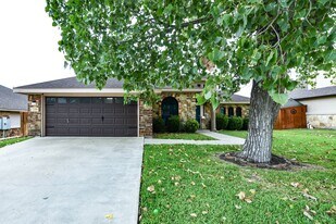 7100 Almond Dr in Killeen, TX - Building Photo
