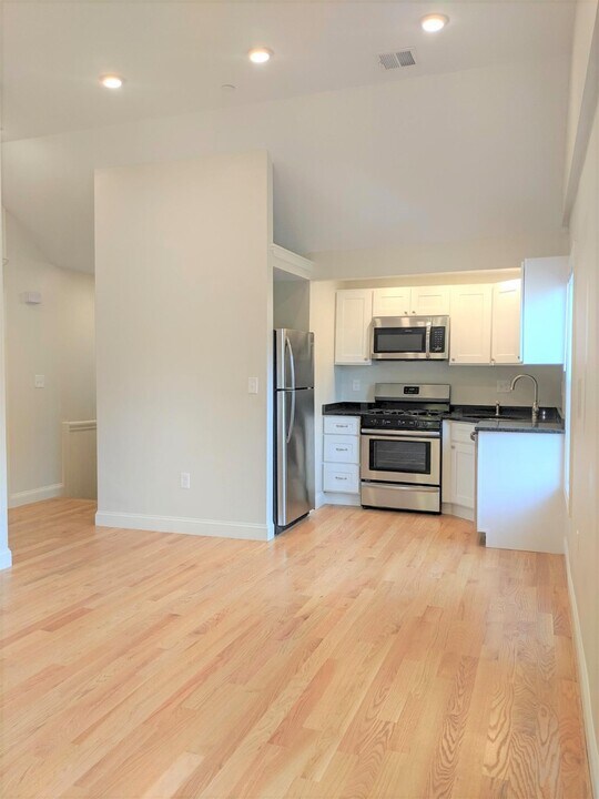 44 Cogswell Ave, Unit 2 in Cambridge, MA - Building Photo